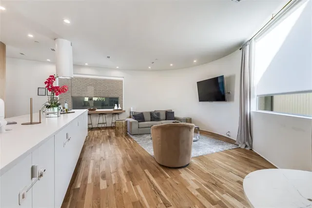 $2,995 | 308 Blackland Court, Dallas, TX 75243