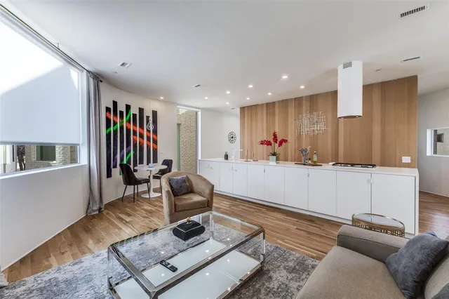 $2,995 | 308 Blackland Court, Dallas, TX 75243