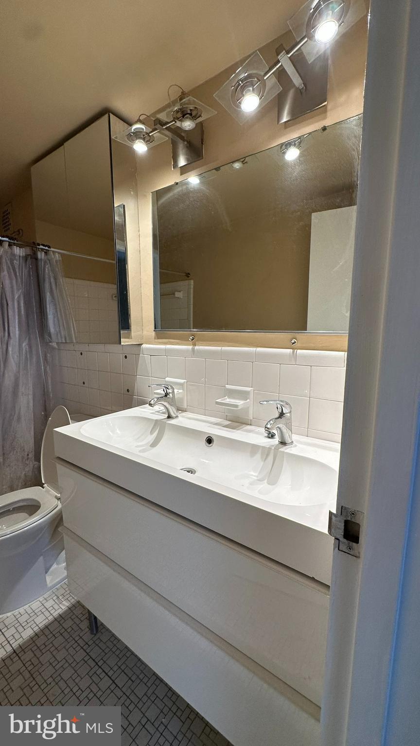 1851 Columbia Road Northwest, Unit 701 Washington, DC 20009 - Photo 25 of 36