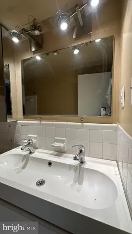 $2,100 | 1851 Columbia Road Northwest, Unit 701, Washington, DC 20009