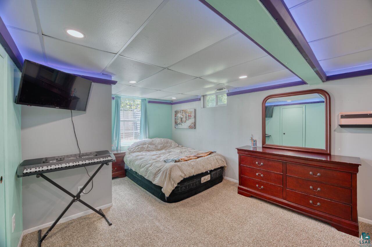 3935 Saari Road Hibbing, MN 55746 - Photo 24 of 48 View of carpeted bedroom