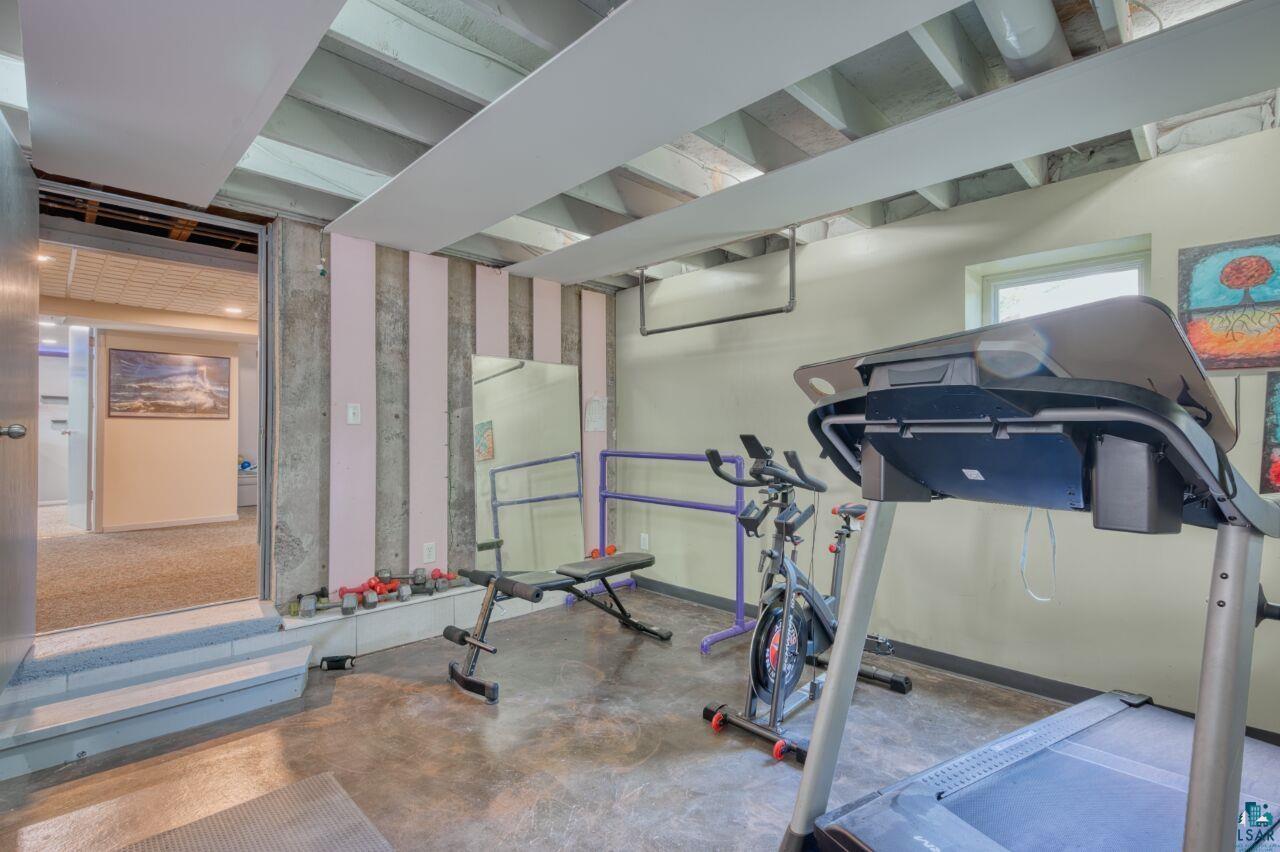 3935 Saari Road Hibbing, MN 55746 - Photo 29 of 48 Workout area with concrete floors