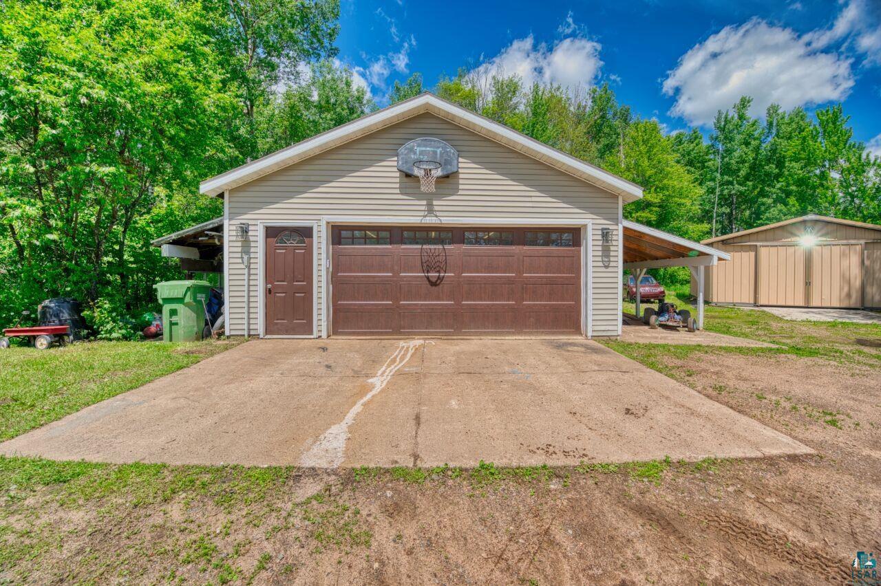 3935 Saari Road Hibbing, MN 55746 - Photo 32 of 48 Garage featuring a lawn