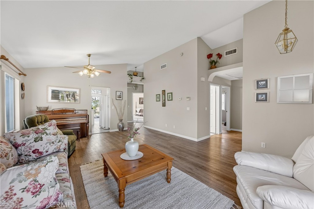 24003 Whistling Swan Road Murrieta, CA 92562 - Photo 8 of 37