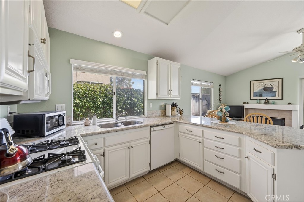 24003 Whistling Swan Road Murrieta, CA 92562 - Photo 10 of 37