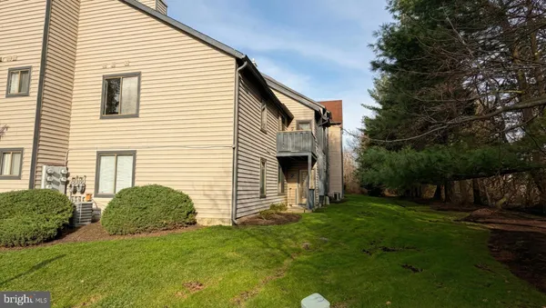 $299,900 | 5520 Aberdeen Drive, Mount Laurel, NJ 08054