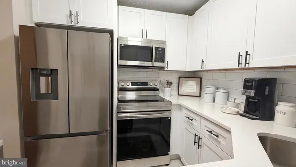 $299,900 | 5520 Aberdeen Drive, Mount Laurel, NJ 08054