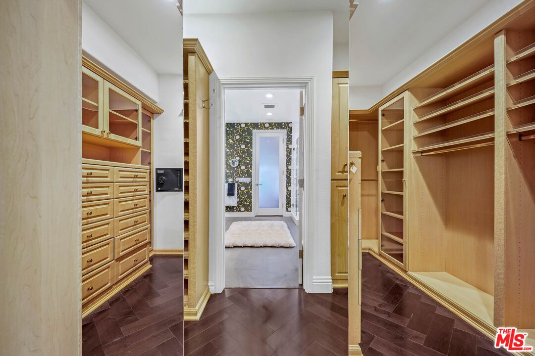 2305 Canyonback Road Los Angeles, CA 90049 - Photo 27 of 50 a view of a hallway with wooden floor and windows