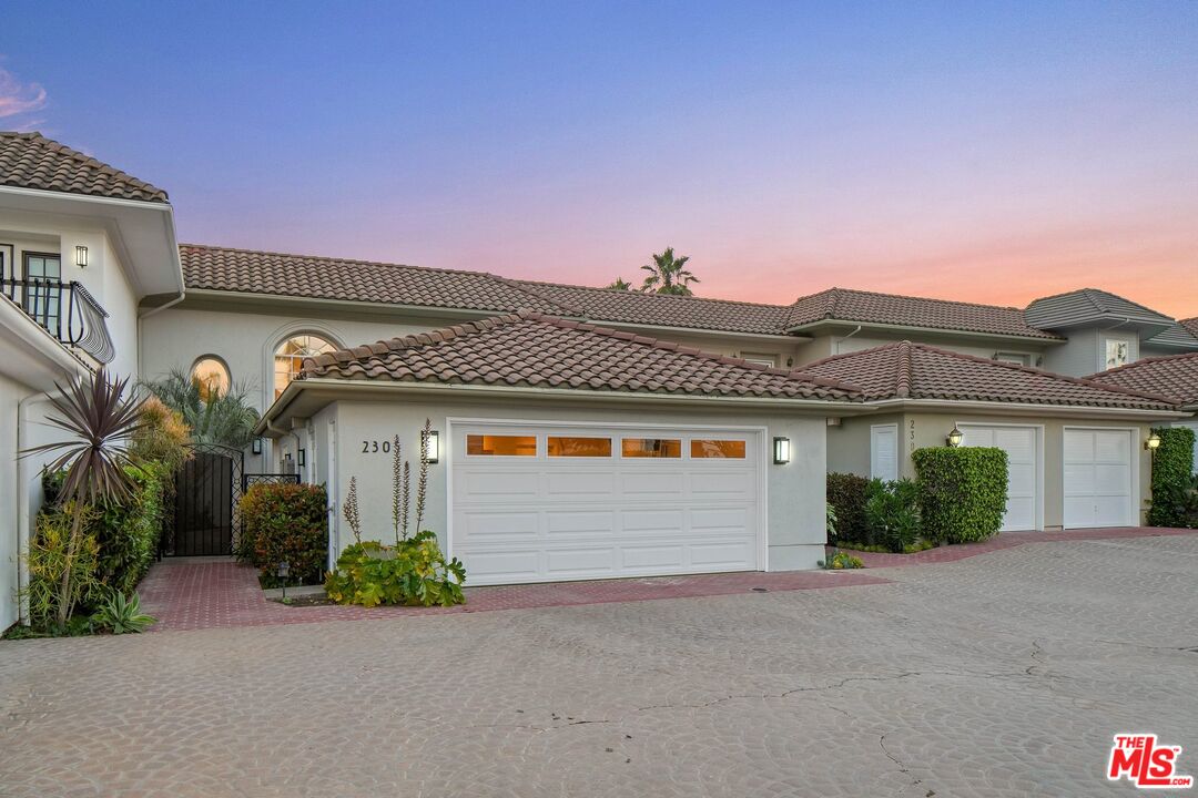 2305 Canyonback Road Los Angeles, CA 90049 - Photo 4 of 50 front view of a house with a street
