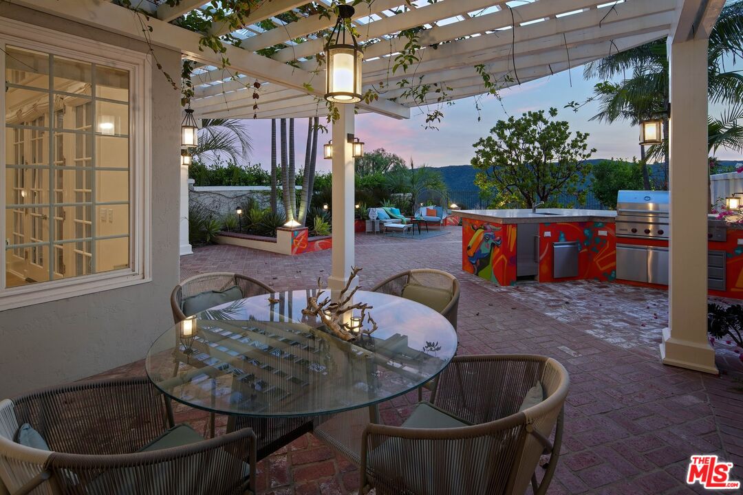 2305 Canyonback Road Los Angeles, CA 90049 - Photo 49 of 50 a outdoor space with sitting space