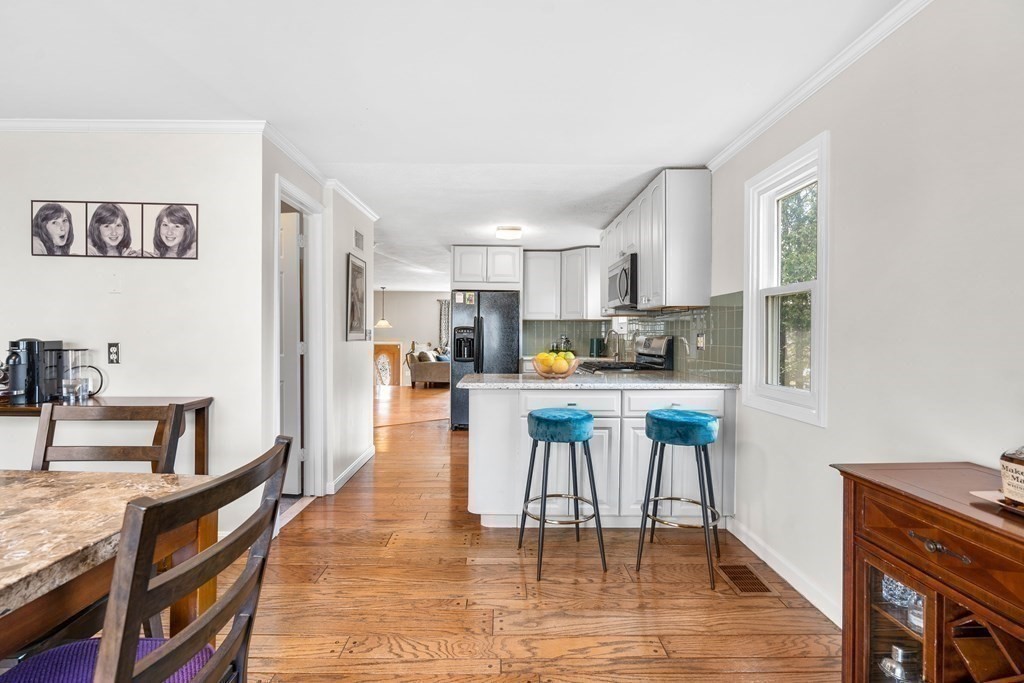 5 Cedar Street Marblehead, MA 01945 - Photo 11 of 36