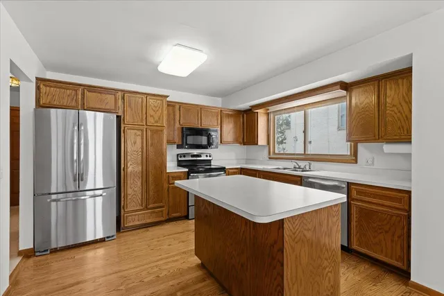 $575,000 | 2126 Kennedy Drive, Rochester Hills, MI 48309