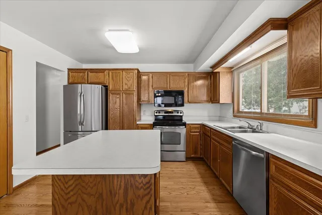 $575,000 | 2126 Kennedy Drive, Rochester Hills, MI 48309