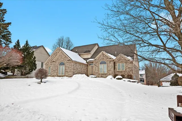 $575,000 | 2126 Kennedy Drive, Rochester Hills, MI 48309