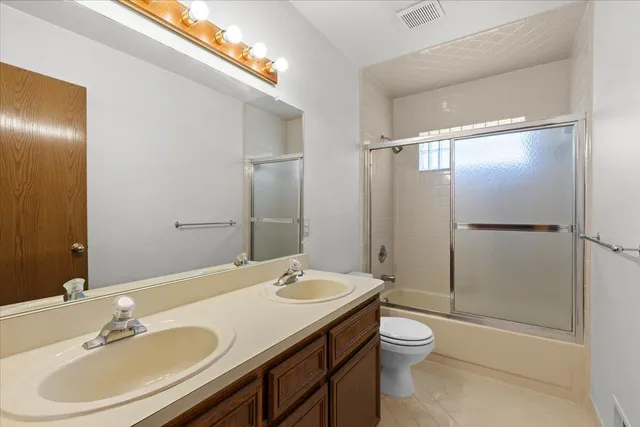 $575,000 | 2126 Kennedy Drive, Rochester Hills, MI 48309