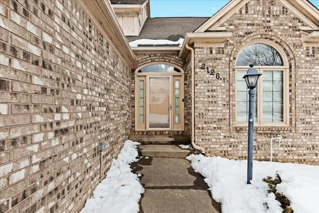 $575,000 | 2126 Kennedy Drive, Rochester Hills, MI 48309