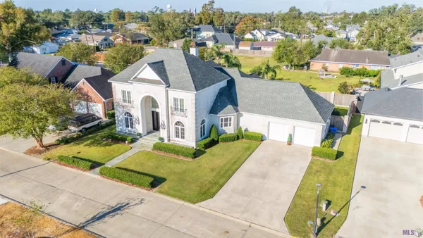 $1,175,000 | 112 Menard Place, Thibodaux, LA 70301