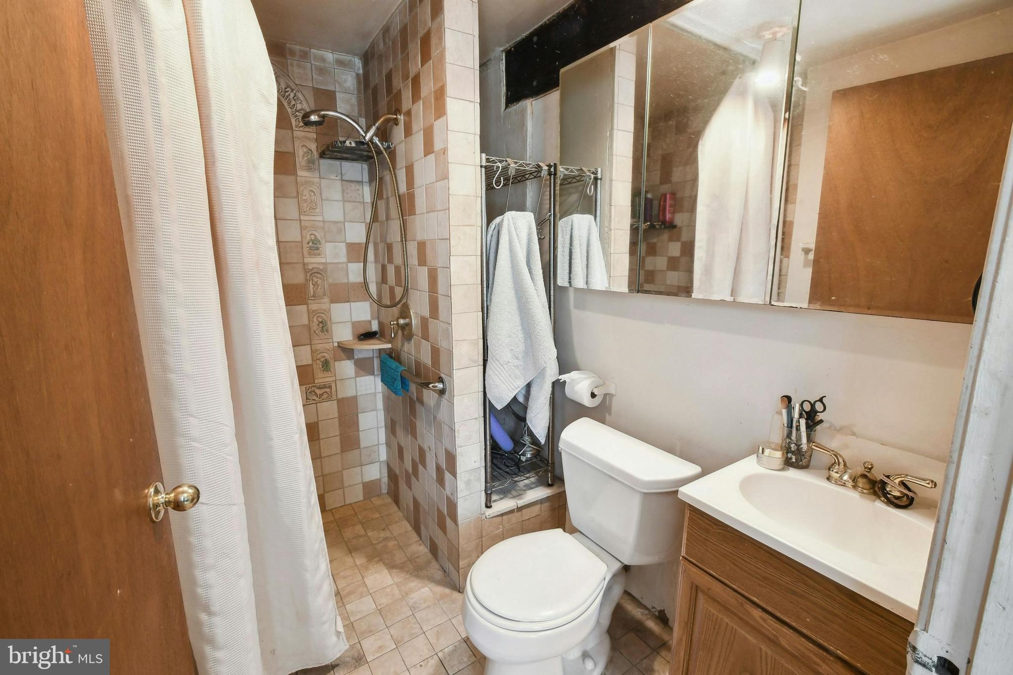 6052 German Road Pipersville, PA 18947 - Photo 22 of 77 Full Bath with Roll-in, Tile Shower - Unit 4