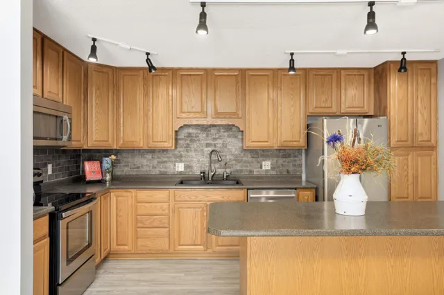 $160,000 | 9143 Highway 55, Unit 301, Golden Valley, MN 55427