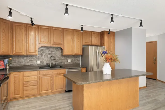 $160,000 | 9143 Highway 55, Unit 301, Golden Valley, MN 55427