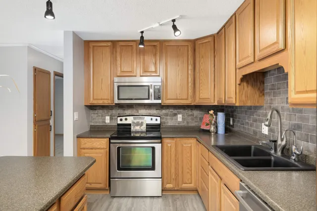 $160,000 | 9143 Highway 55, Unit 301, Golden Valley, MN 55427