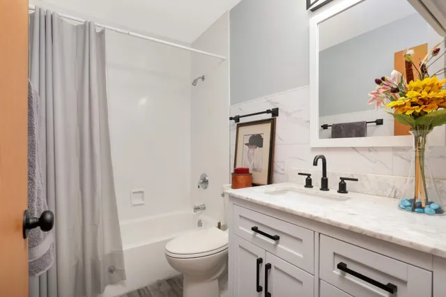 $160,000 | 9143 Highway 55, Unit 301, Golden Valley, MN 55427