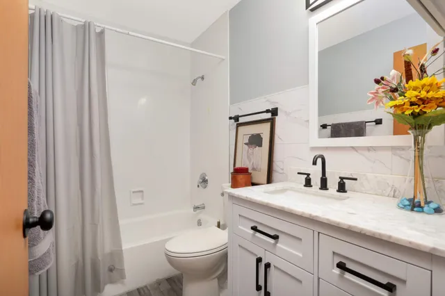 $160,000 | 9143 Highway 55, Unit 301, Golden Valley, MN 55427