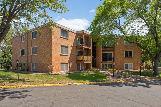 $160,000 | 9143 Highway 55, Unit 301, Golden Valley, MN 55427