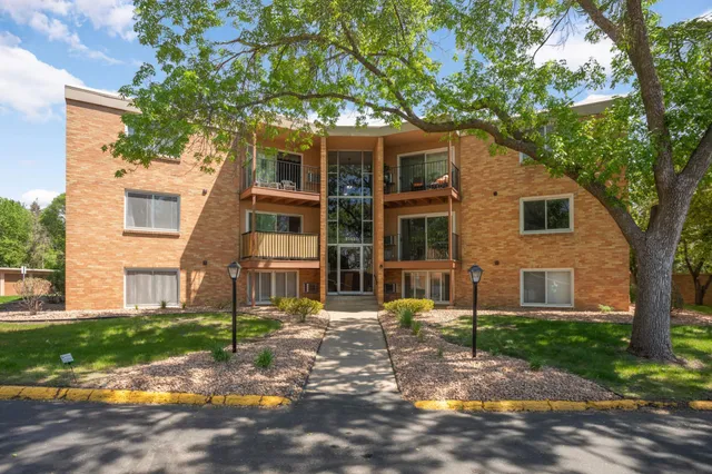 $160,000 | 9143 Highway 55, Unit 301, Golden Valley, MN 55427