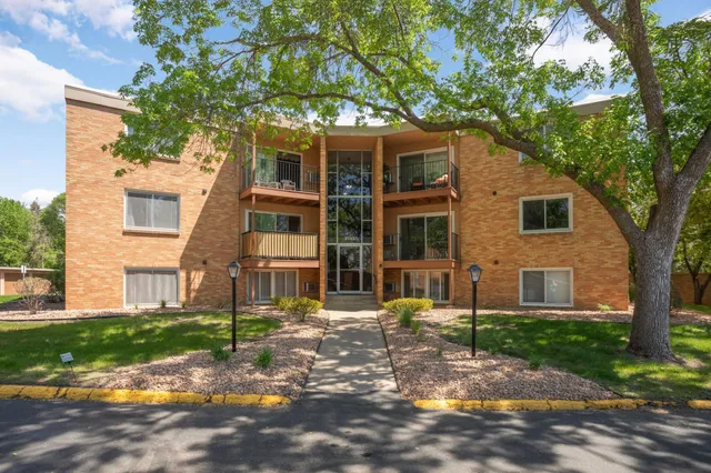 $160,000 | 9143 Highway 55, Unit 301, Golden Valley, MN 55427