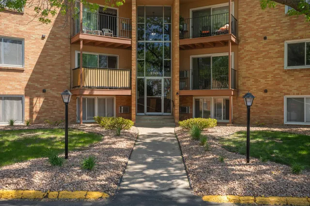 $160,000 | 9143 Highway 55, Unit 301, Golden Valley, MN 55427
