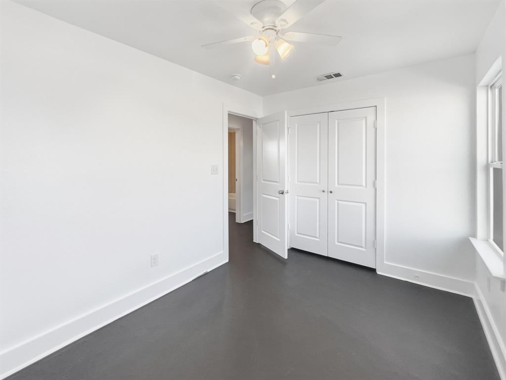 109 James Street, Unit 200 Decatur, TX 76234 - Photo 12 of 21 an empty room with a ceiling fan and window