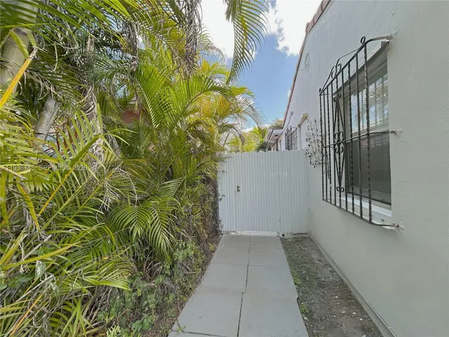 $1,450 | 121 Southwest 51st Avenue, Unit 3, Miami, FL 33134