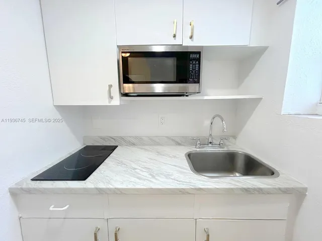 $1,450 | 121 Southwest 51st Avenue, Unit 3, Miami, FL 33134