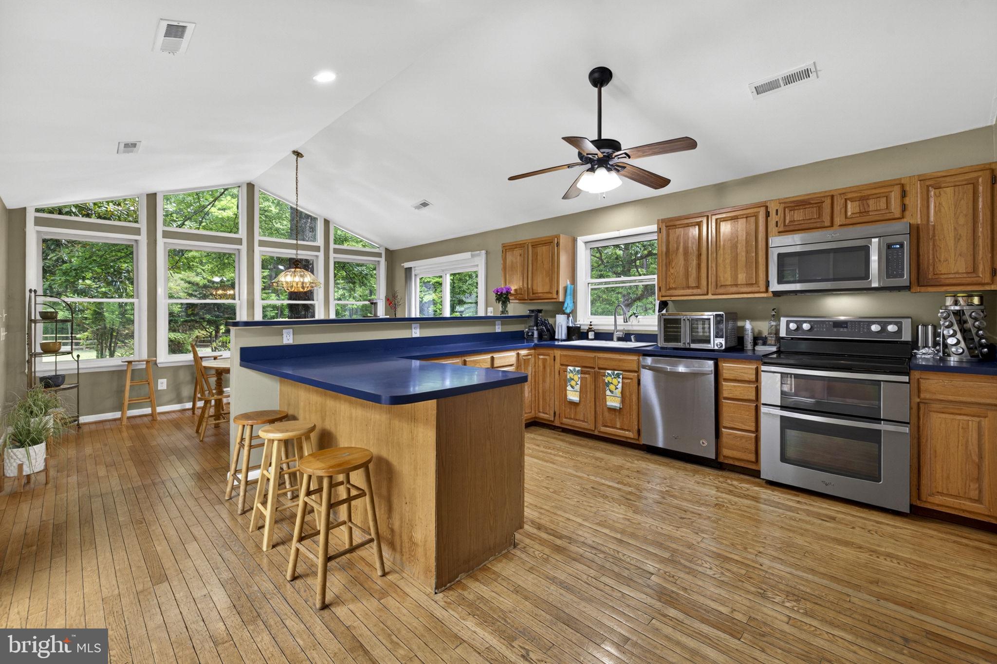 41726 Stumptown Road Leesburg, VA 20176 - Photo 15 of 91 Large Kitchen / Dining Room