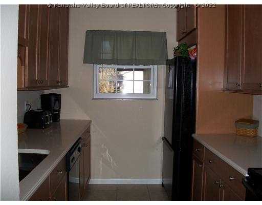 129 Seneca Circle Winfield, WV 25213 - Photo 4 of 16 Kitchen.