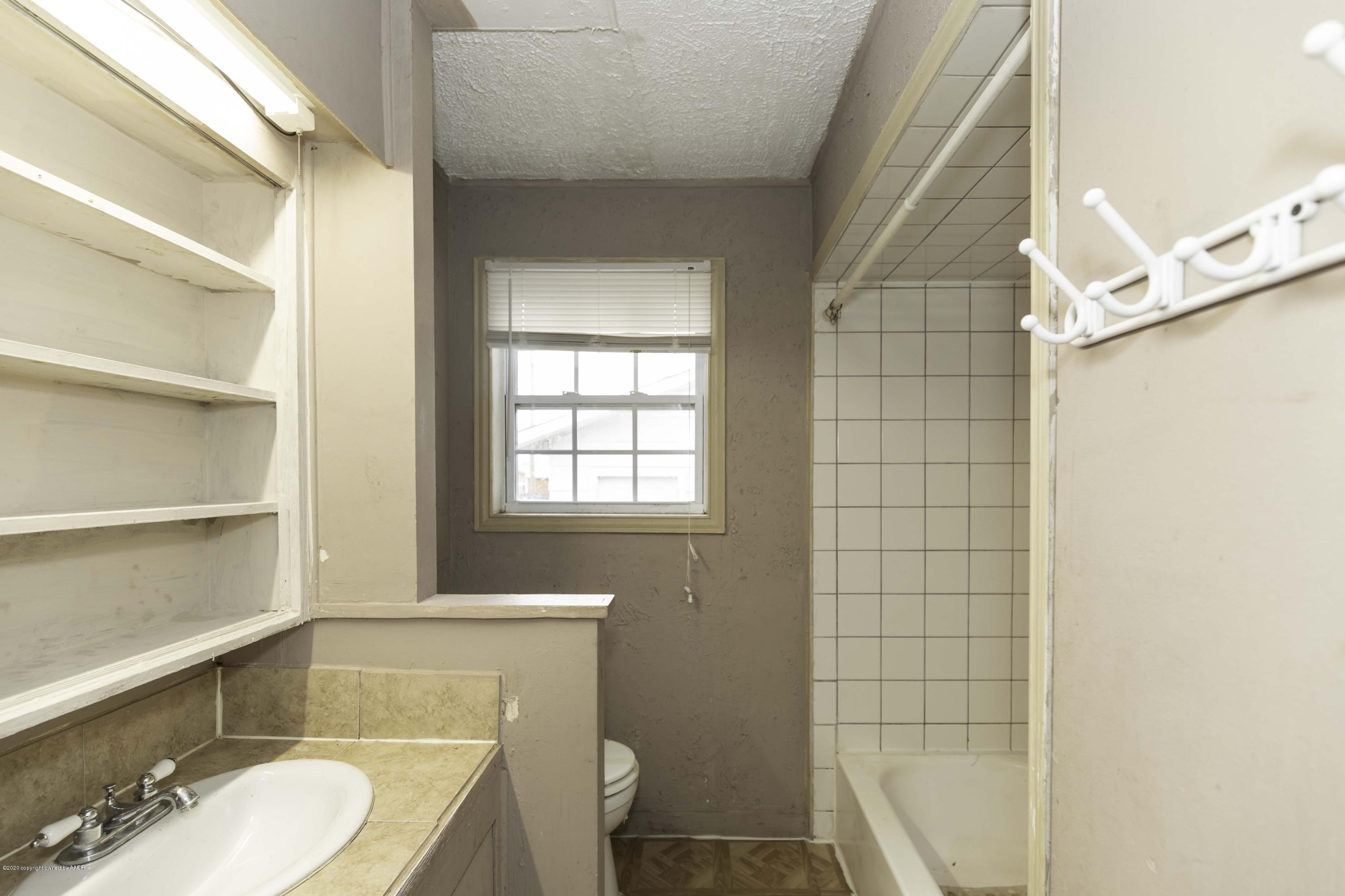 5003 Bowie Street Amarillo, TX 79110 - Photo 13 of 25 BATHROOM VIEW 2