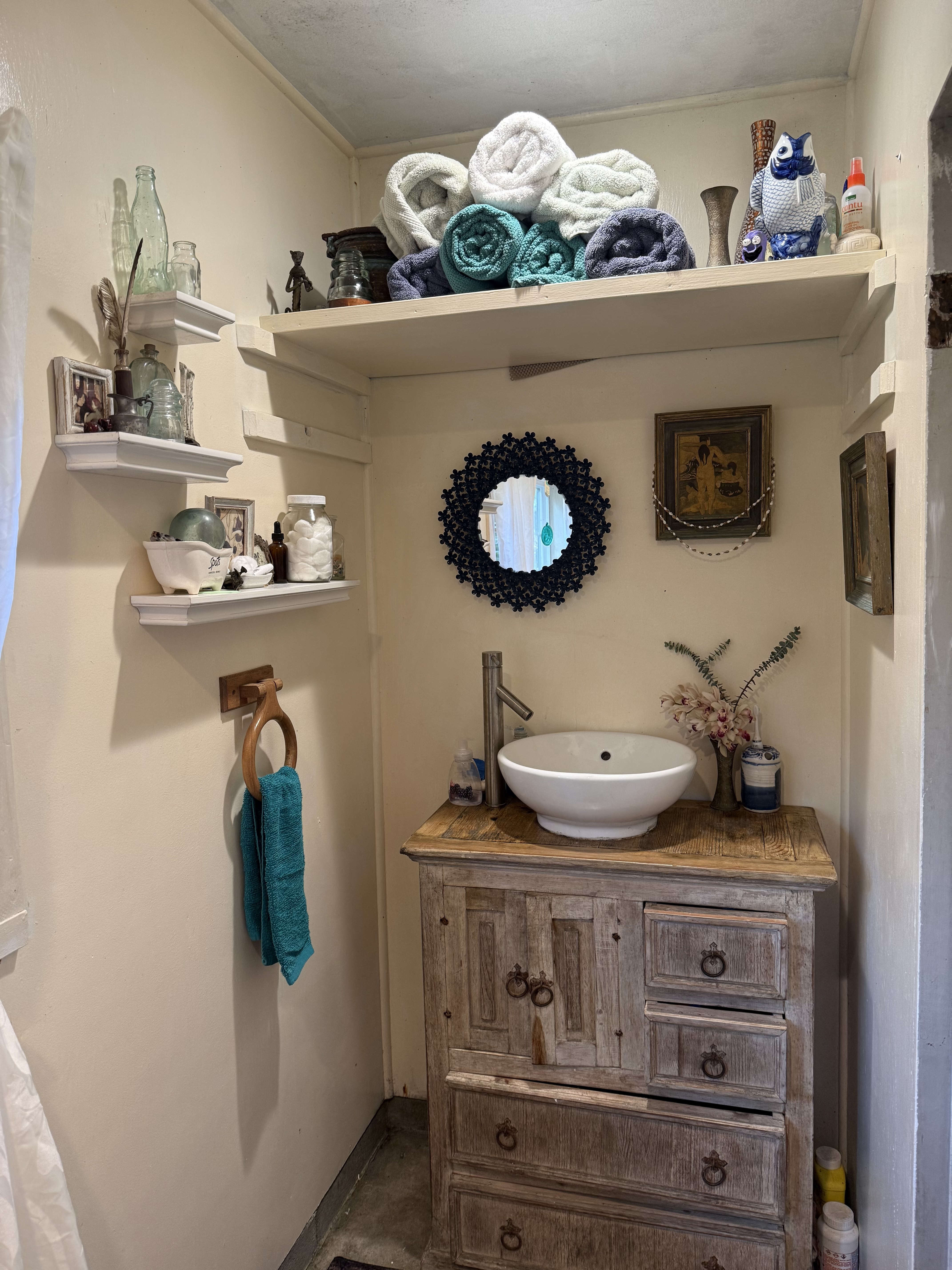 11-3972 Lanihuli Road Volcano, HI 96785 - Photo 20 of 21 a kitchen with a stove and a shelf