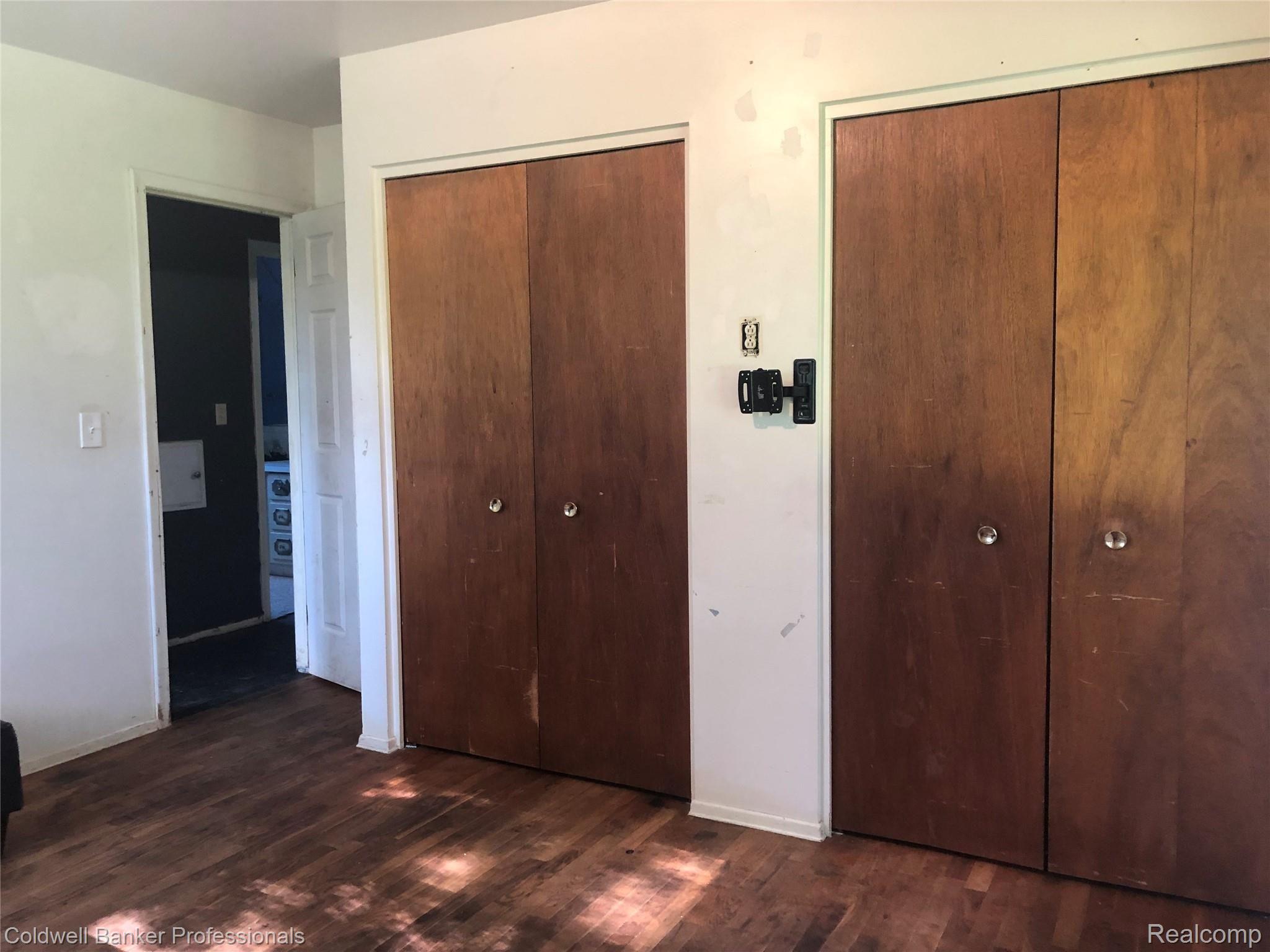 8439 Embury Road Grand Blanc, MI 48439 - Photo 9 of 12 Bedroom_8439.jpeg