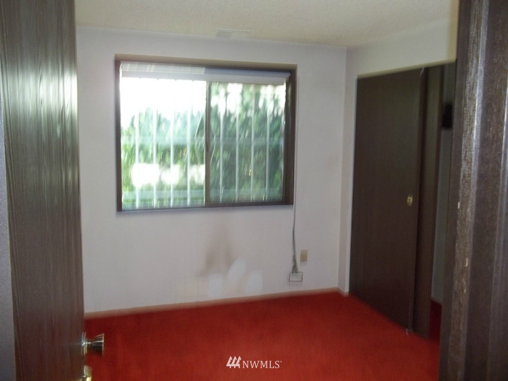 10029 Issaquah-Hobart Road Southeast Issaquah, WA 98027 - Photo 2 of 9