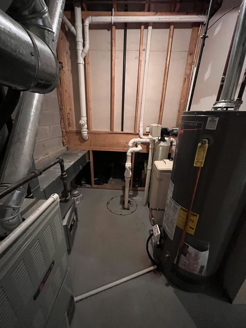 402 Chestnut Lane Beecher, IL 60401 - Photo 21 of 23 a room with gym equipment