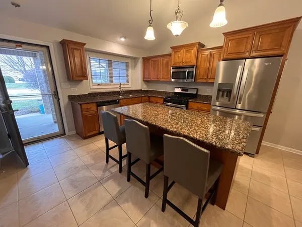 $249,900 | 402 Chestnut Lane, Beecher, IL 60401