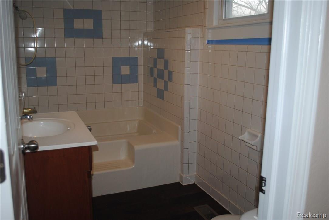 13847 Laplaisance Road Monroe, MI 48161 - Photo 19 of 33 DSC_0204.JPG