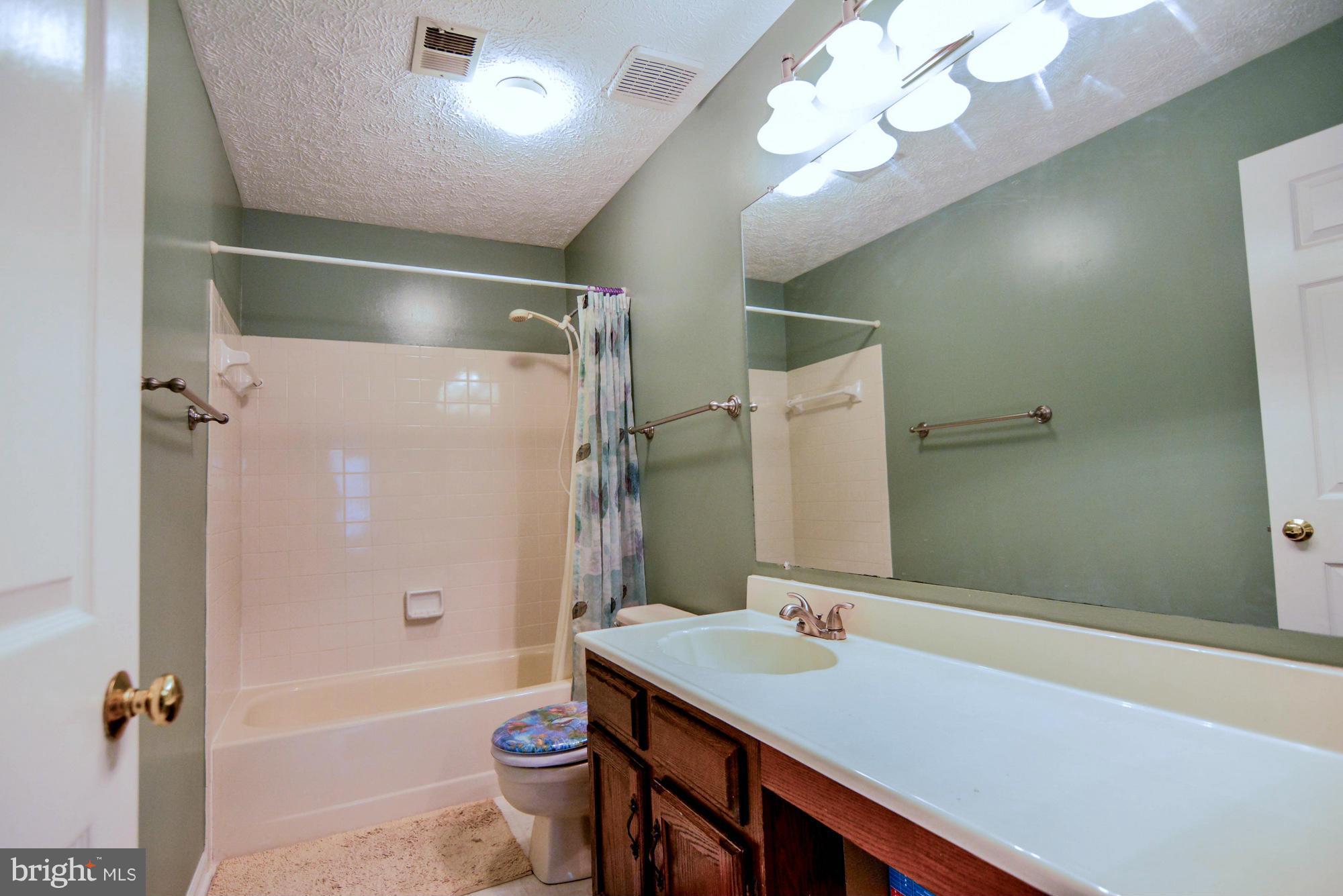 1945 East Beech Road Sterling, VA 20164 - Photo 18 of 30 Bath
