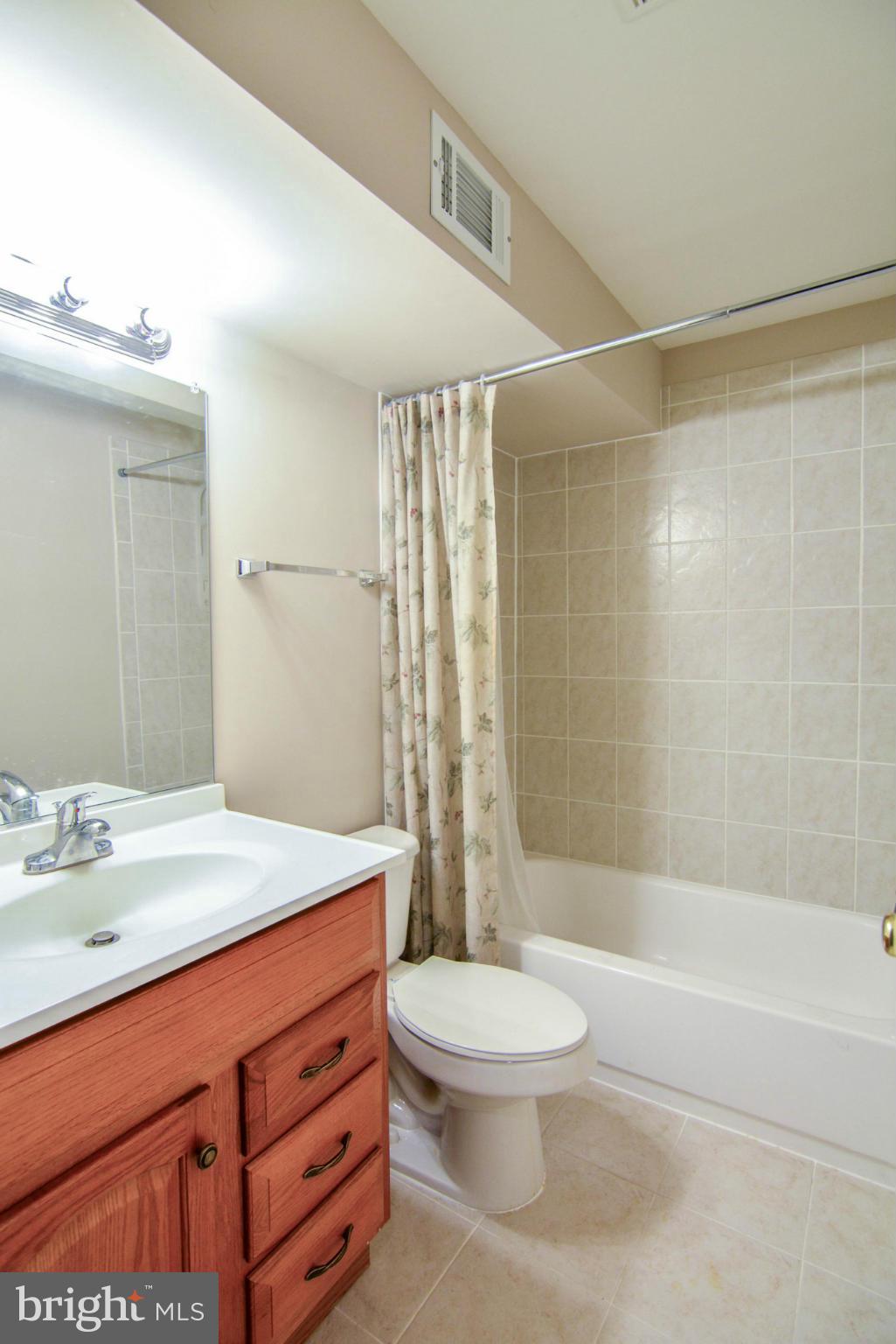 1945 East Beech Road Sterling, VA 20164 - Photo 25 of 30 Bath