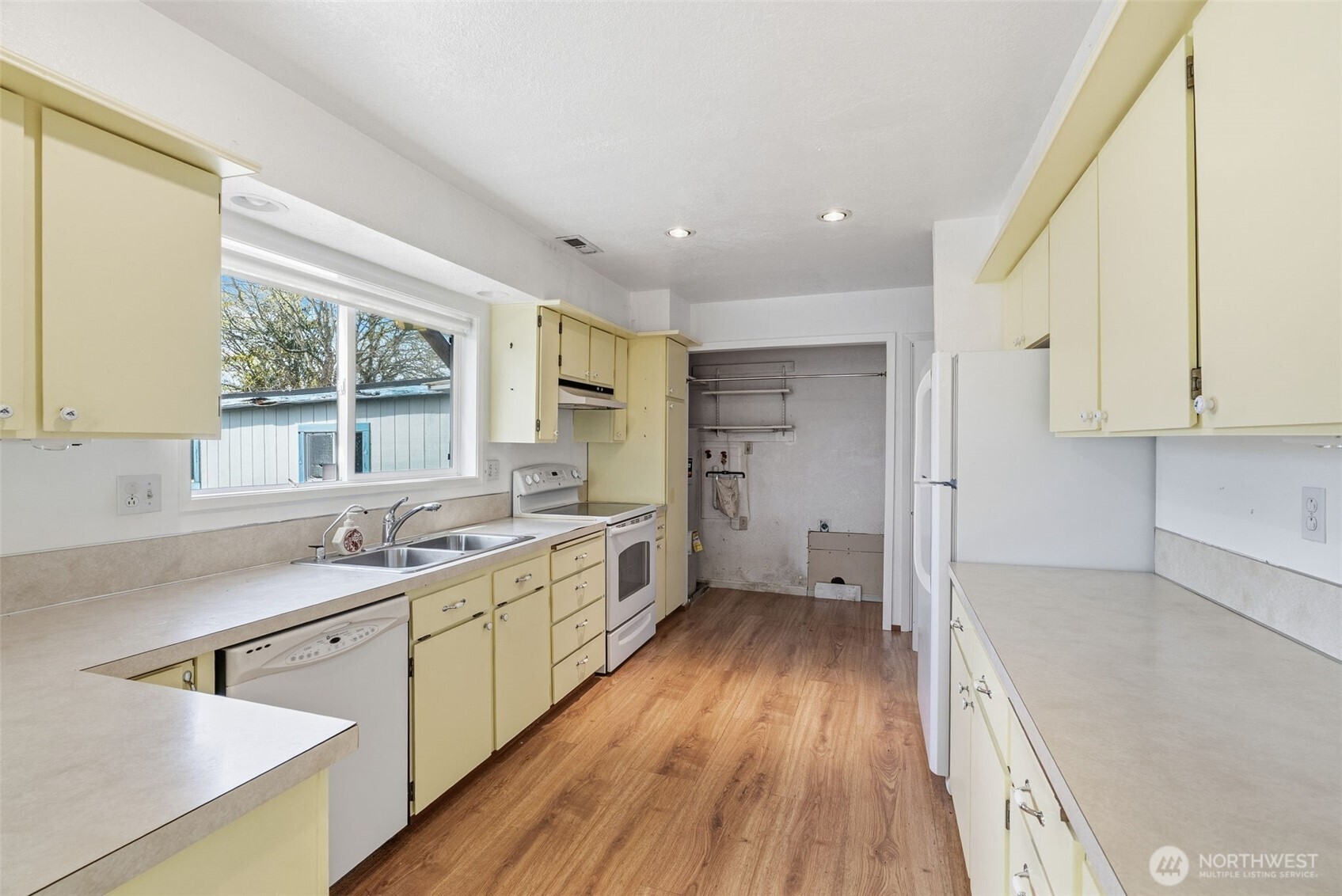 319 North 3rd Street Kalama, WA 98625 - Photo 12 of 39