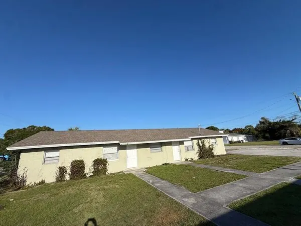 $1,800 | 1205 Ave K, Fort Pierce, FL 34950