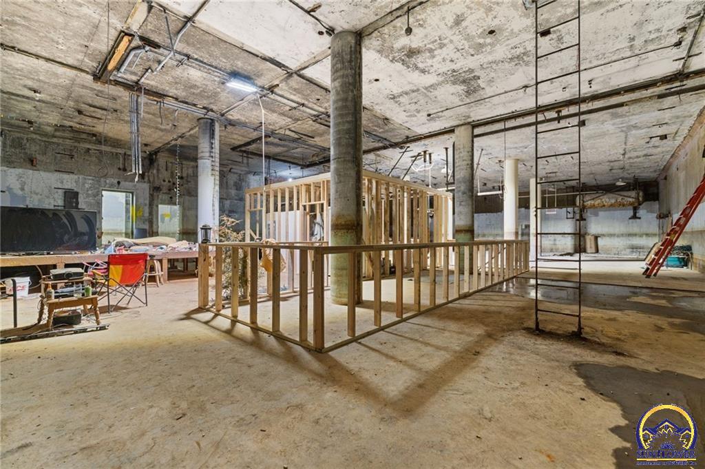 3627 Rd D Allen, KS 66833 - Photo 3 of 55