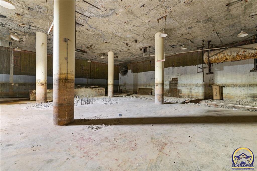 3627 Rd D Allen, KS 66833 - Photo 7 of 55