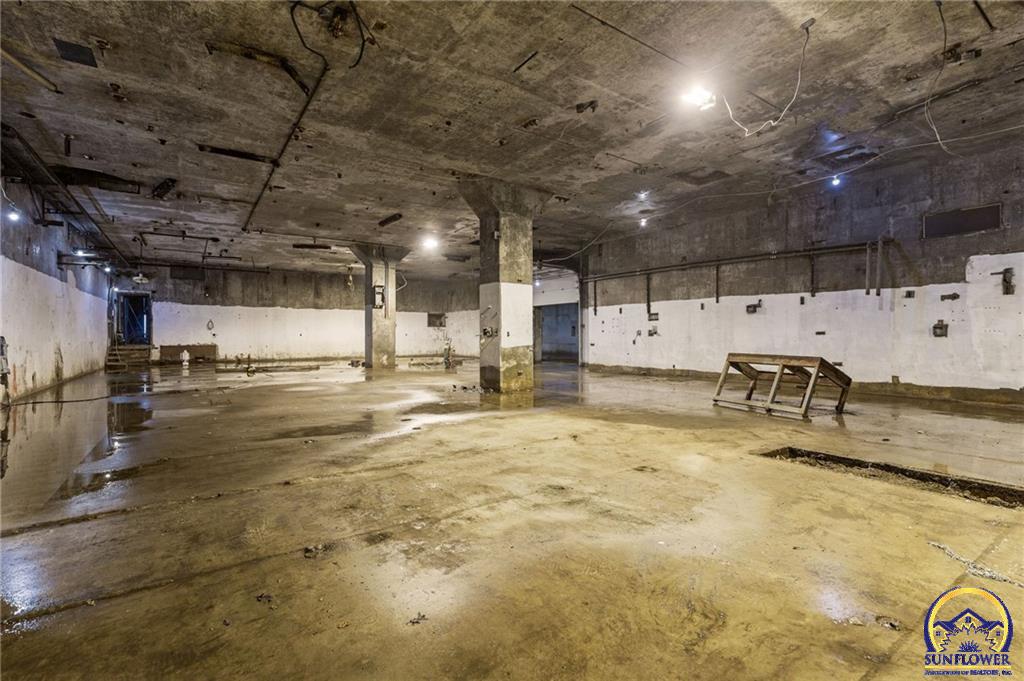 3627 Rd D Allen, KS 66833 - Photo 8 of 55